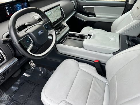 Used 2025 Ford Expedition Max Platinum w/ Driver's Package AWD/4WD image 11
