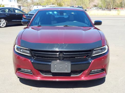 Used 2017 Dodge Charger SXT w/ Navigation & Travel Group image 2