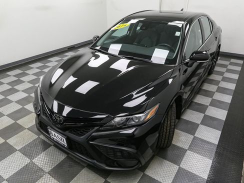 Used 2024 Toyota Camry SE image 6