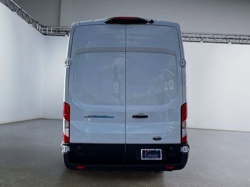 Used 2022 Ford E-Transit 148 High Roof Extended image 6