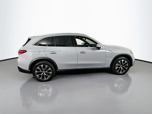 Used 2025 Mercedes-Benz GLC 350e 4MATIC image 4