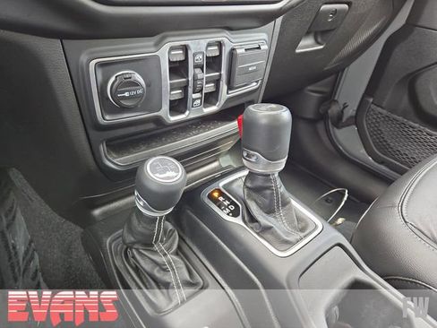 Used 2023 Jeep Wrangler Unlimited Sahara w/ Cold Weather Group AWD/4WD image 12