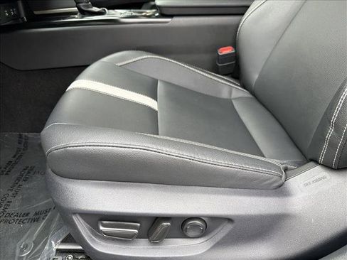 Used 2025 Toyota Camry SE image 11