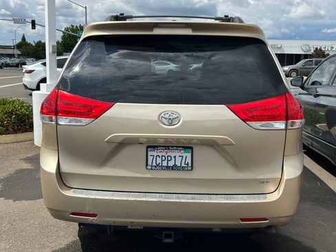 Used 2014 Toyota Sienna XLE FWD image 5