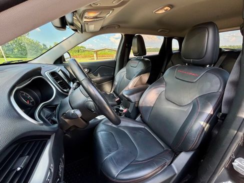 Used 2015 Jeep Cherokee Trailhawk w/ Comfort/Convenience Group AWD/4WD image 13