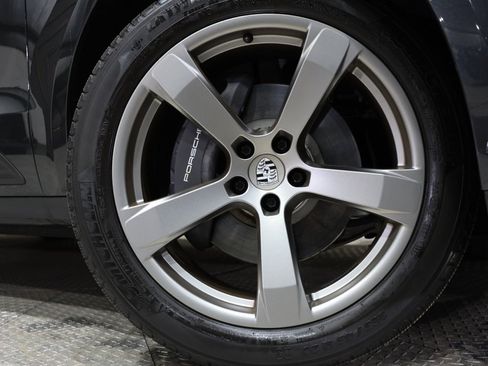 Used 2023 Porsche Macan image 7