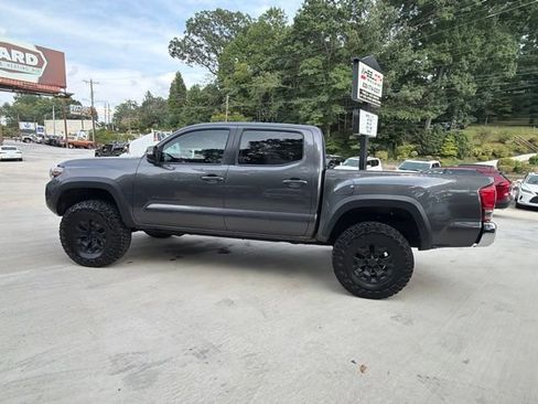 Used 2017 Toyota Tacoma TRD Off-Road w/ Tow Package (A/T) AWD/4WD image 19