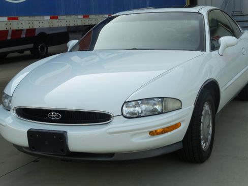 Used 1995 Buick Riviera Coupe image 9