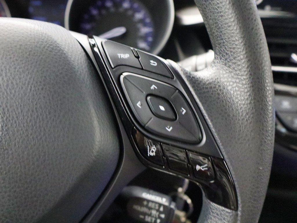 Used 2021 Toyota C-HR LE FWD image 31