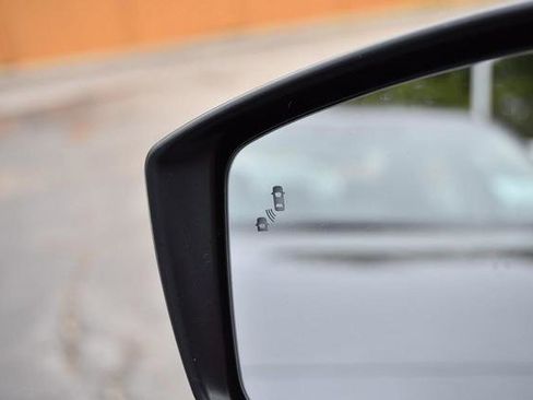 New 2025 Nissan Versa SR w/ Trunk Package image 10