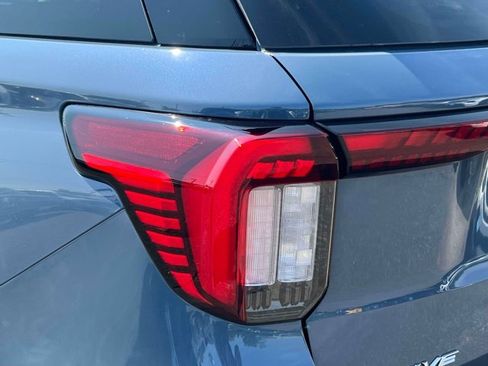 Used 2026 Ford Explorer Active AWD/4WD image 11