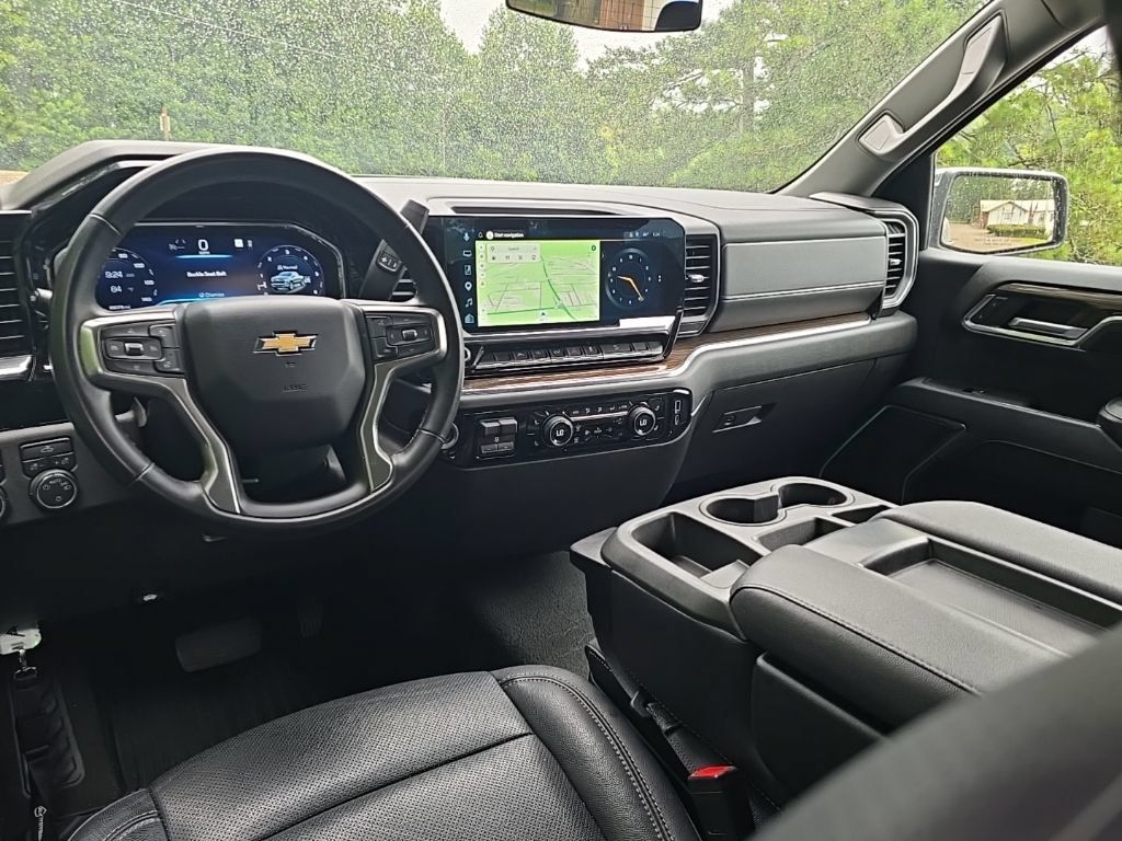 Used 2024 Chevrolet Silverado 1500 LT w/ Z71 Off-Road Package AWD/4WD image 3