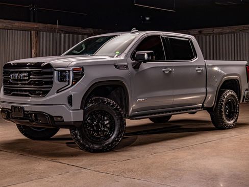 Used 2025 GMC Sierra 1500 AT4 w/ AT4 Premium Package AWD/4WD image 4