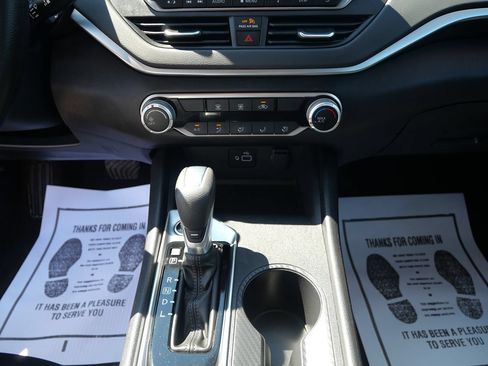 Used 2022 Nissan Altima 2.5 S FWD image 13