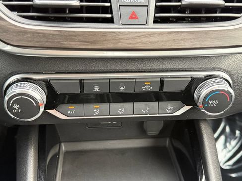 Used 2024 Nissan Altima 2.5 SV FWD image 16