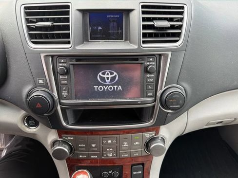 Used 2013 Toyota Highlander Limited AWD/4WD image 8