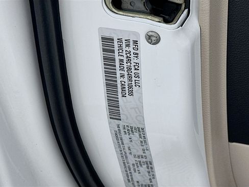 Used 2024 Chrysler Pacifica Touring-L FWD image 12