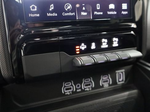 Used 2025 RAM 1500 Limited AWD/4WD image 18
