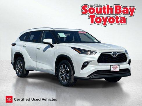 Certified 2026 Toyota Highlander XLE AWD/4WD image 1