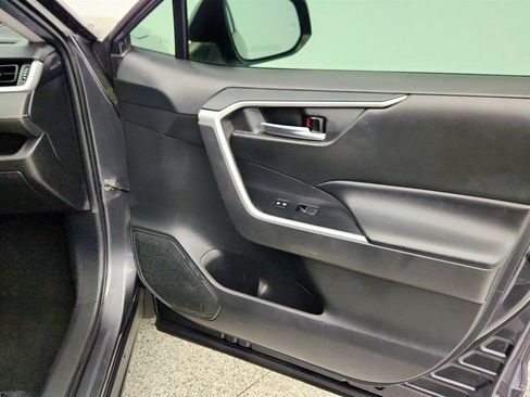 Used 2021 Toyota RAV4 XLE Premium image 25