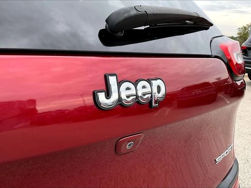 Used 2017 Jeep Cherokee Sport image 30