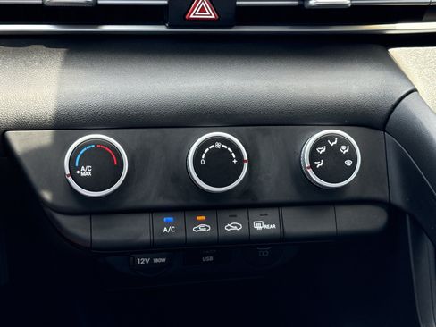 Certified 2025 Hyundai Elantra SE FWD image 24
