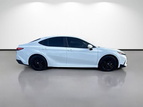 Used 2025 Toyota Camry SE FWD image 2