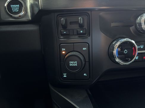 Used 2025 Ford F250 Lariat w/ Chrome Package AWD/4WD image 35