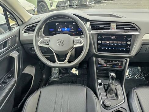 Used 2022 Volkswagen Tiguan SE image 31