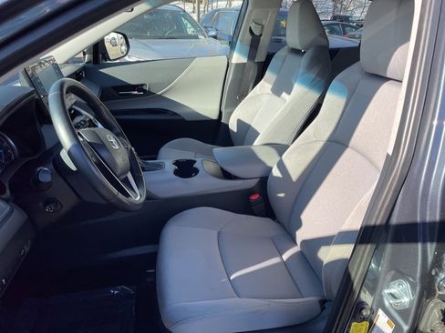 Certified 2021 Toyota Venza LE image 25