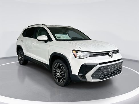 New 2026 Volkswagen Taos SE image 45