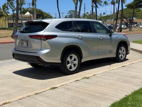 Used 2023 Toyota Highlander Limited FWD image 5