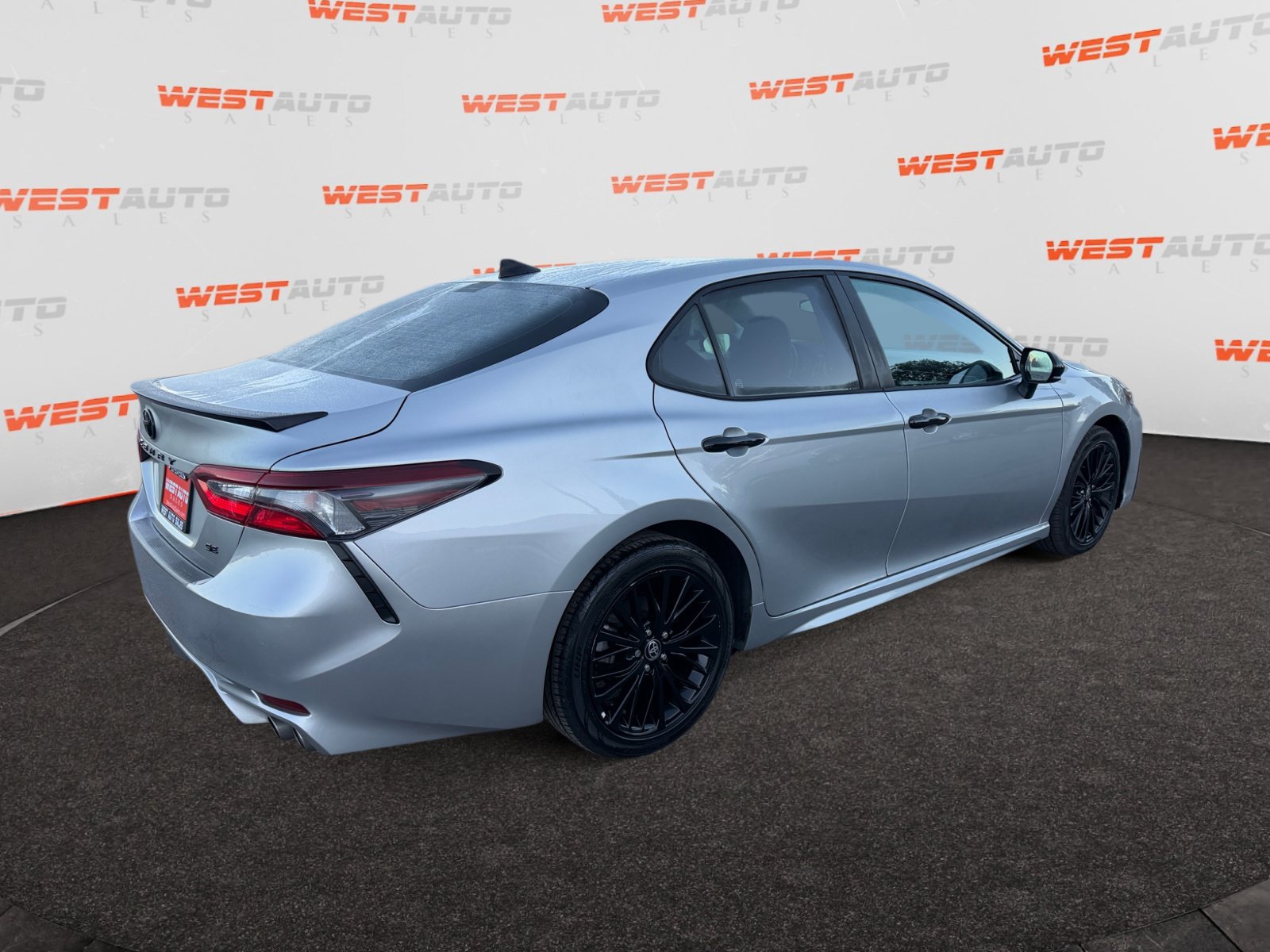 Used 2021 Toyota Camry SE w/ Carpet Mat Package (TMS) FWD image 5