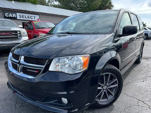 Used 2017 Dodge Grand Caravan SXT FWD image 1
