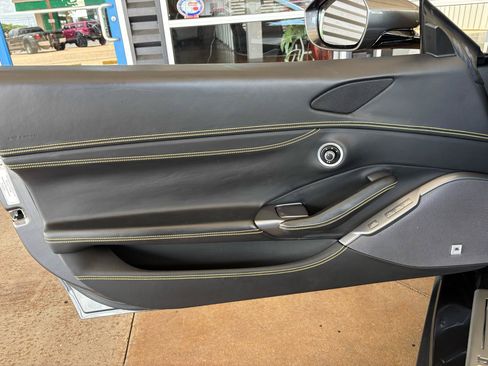Used 2020 Ferrari Portofino RWD image 21
