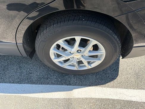 Certified 2023 Chevrolet Equinox LT AWD/4WD image 3