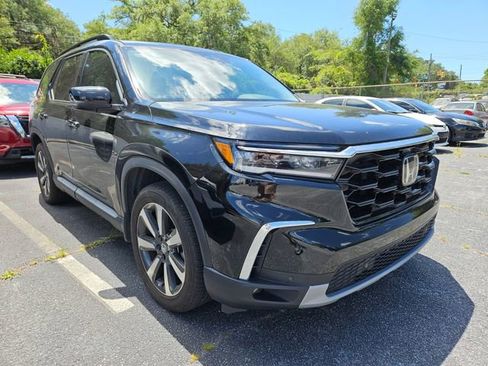 Certified 2025 Honda Pilot Touring image 5