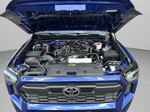 Used 2024 Toyota Tacoma TRD Off-Road AWD/4WD image 18