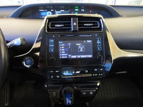 Used 2019 Toyota Prius XLE image 17