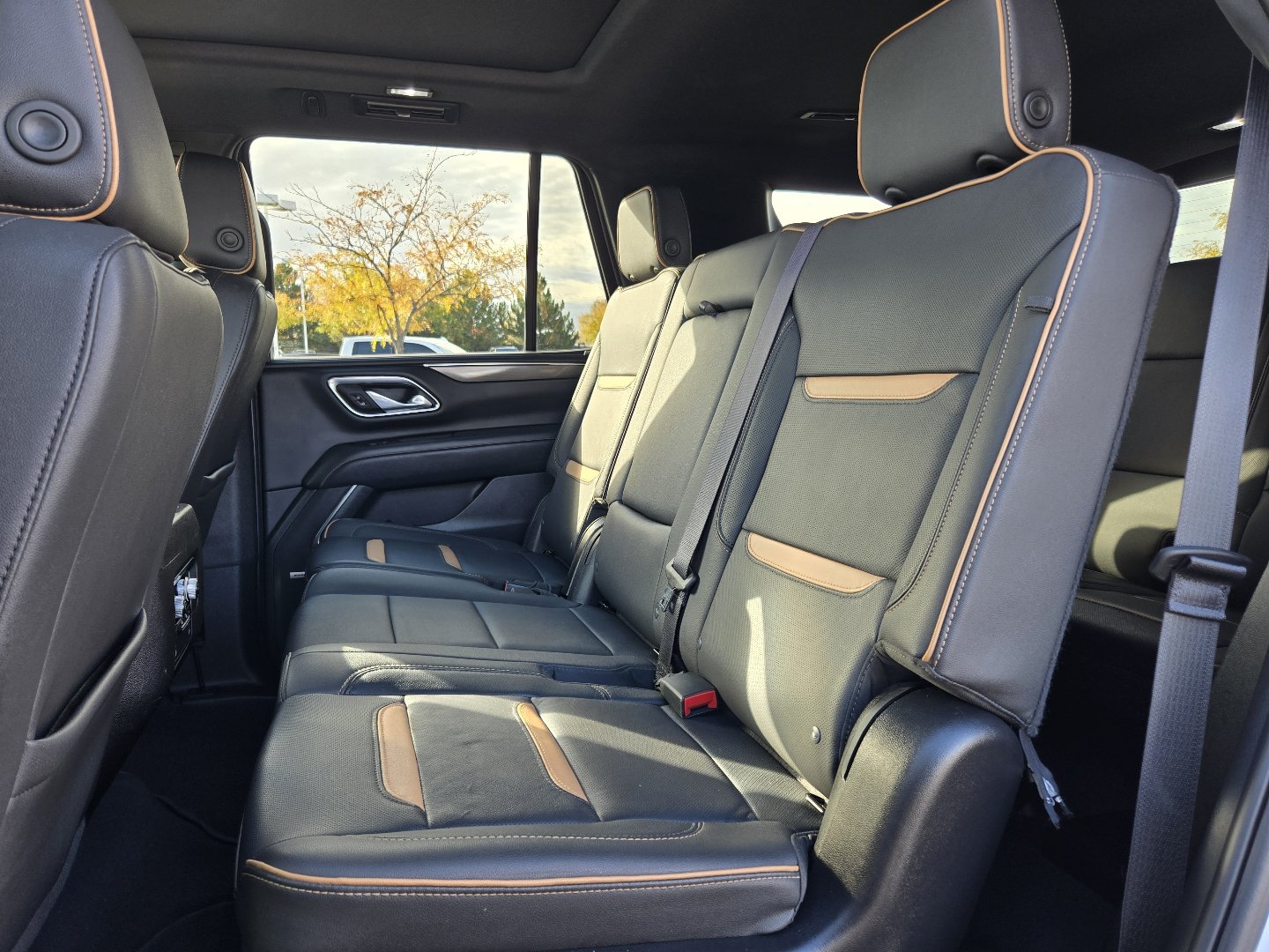 Used 2024 GMC Yukon AT4 AWD/4WD image 4
