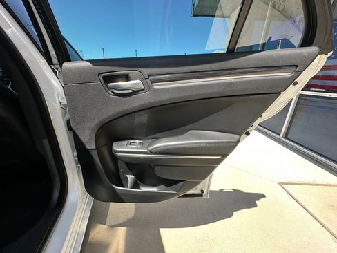 Used 2018 Chrysler 300 Touring L RWD image 33