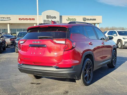 Used 2023 GMC Terrain SLE w/ Driver Convenience Package image 5