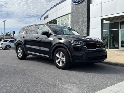 Used 2023 Kia Sorento LX image 11