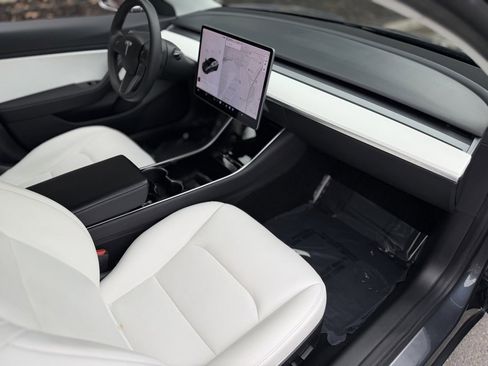 Used 2020 Tesla Model 3 Long Range image 32