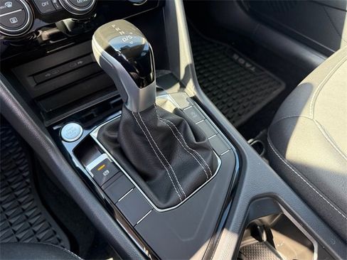 Used 2024 Volkswagen Taos SE image 15