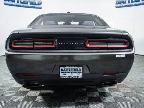 Used 2015 Dodge Challenger SXT image 5