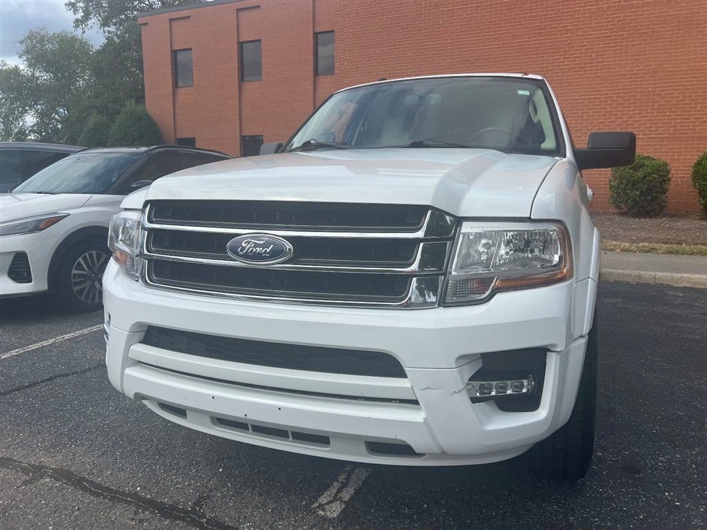 Used 2017 Ford Expedition XLT w/ Equipment Group 202A RWD image 3