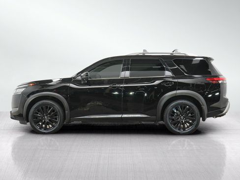 Used 2022 Nissan Pathfinder Platinum w/ Lighting Package (N92) AWD/4WD image 2