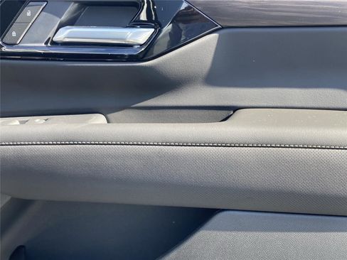 New 2026 Chevrolet Suburban Premier image 30