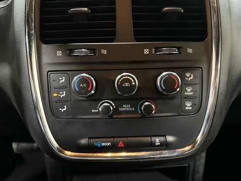Used 2017 Dodge Grand Caravan SE image 37